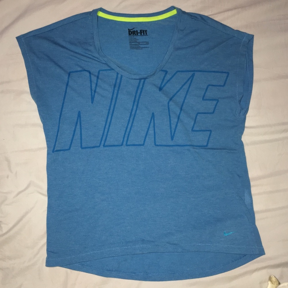 Women’s Nike. Dri-Fit lounging/workout muscle Tee